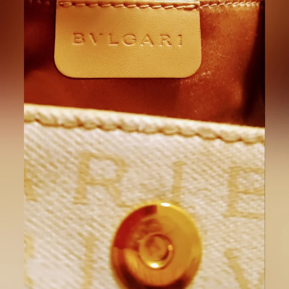 Bvlgari B-Zeto I Tan/Cream Logomania Cylinderical Made in Italy RV EAET Purse . - Picture 10 of 16